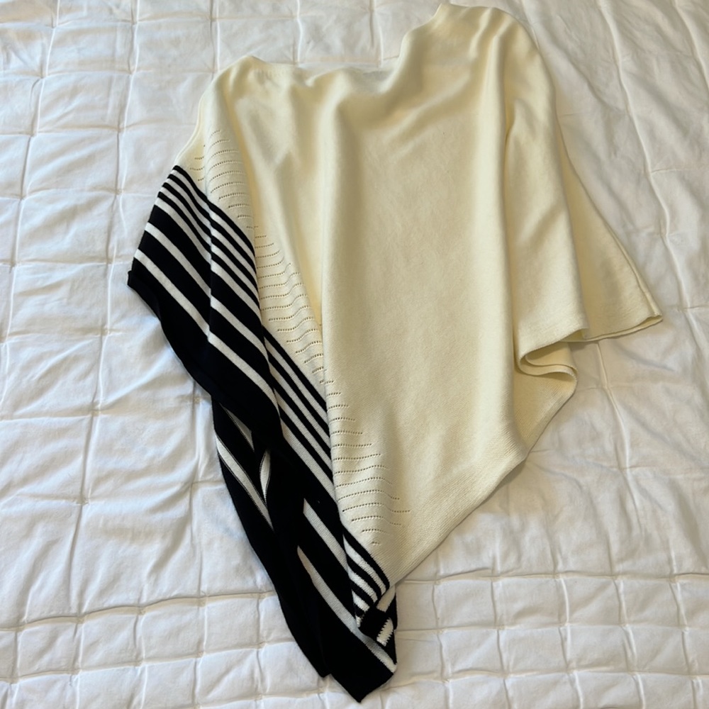 Talbots Poncho - Picture 4 of 5